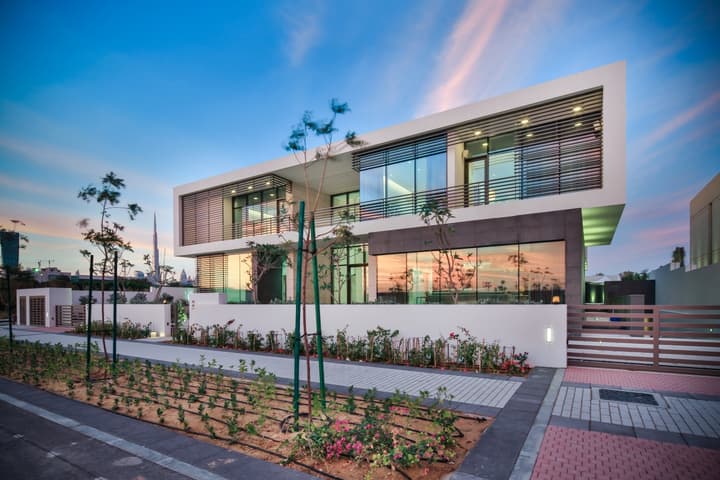 Contemporary Show Mansion – District One — photograph 3