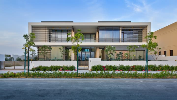 Contemporary Show Mansion – District One — photograph 7