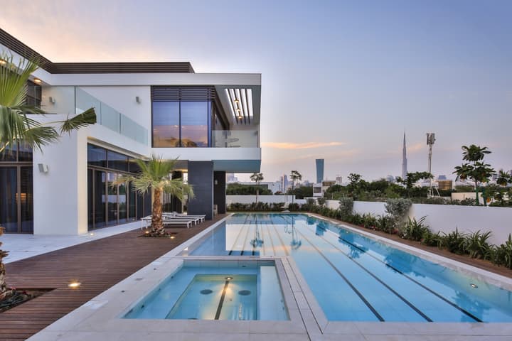 Contemporary Show Mansion – District One — photograph 9
