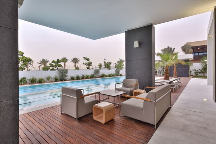 Contemporary Show Mansion – District One — photograph 14