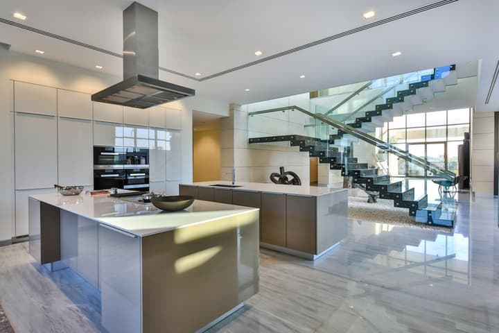 Contemporary Show Mansion – District One — photograph 22