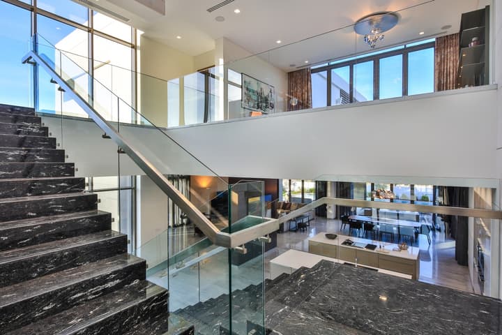 Contemporary Show Mansion – District One — photograph 24