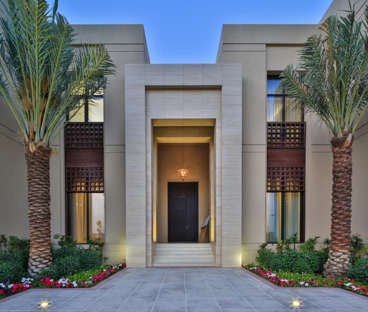 Modern Arabic Show Mansion – District One — photograph 2