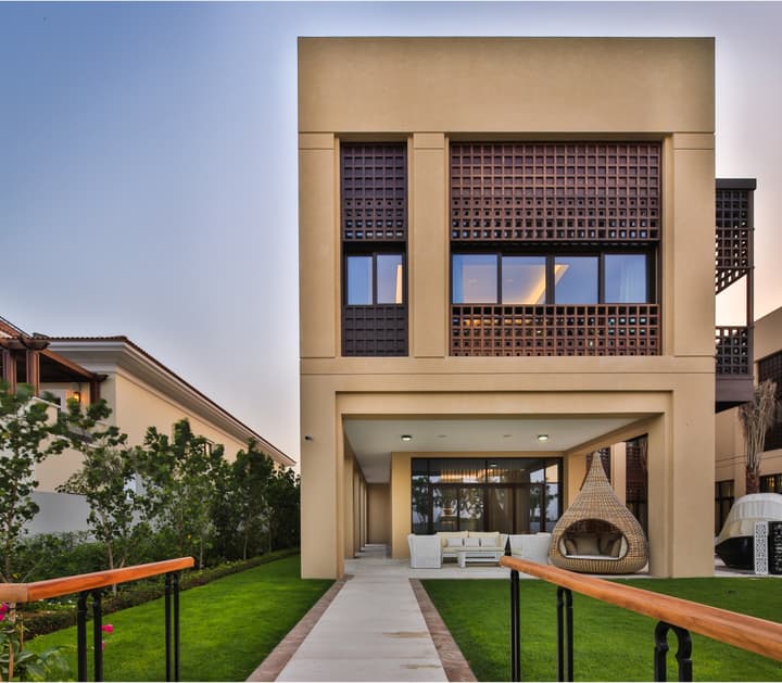 Modern Arabic Show Mansion – District One — photograph 5