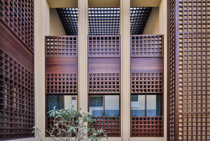 Modern Arabic Show Mansion – District One — photograph 8