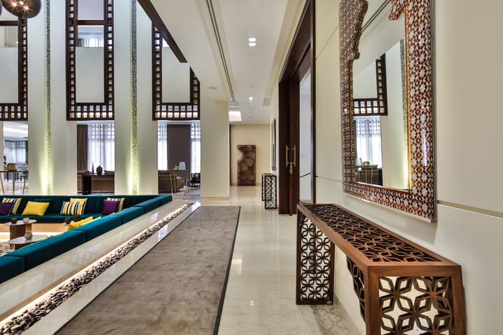 Modern Arabic Show Mansion – District One — photograph 10