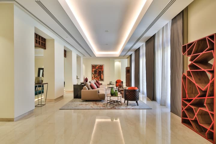 Modern Arabic Show Mansion – District One — photograph 12