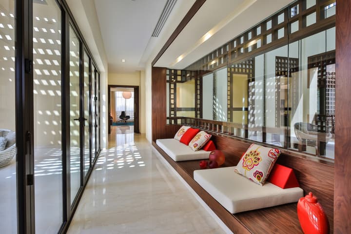 Modern Arabic Show Mansion – District One — photograph 20
