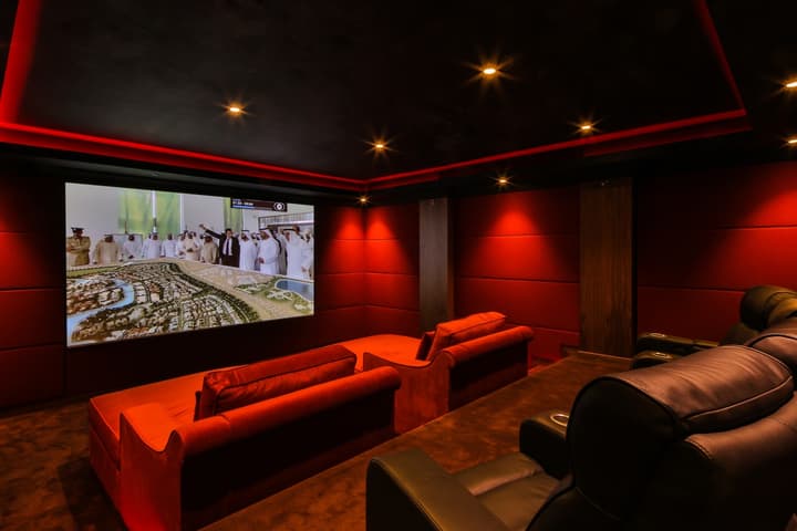 Modern Arabic Show Mansion – District One — photograph 24
